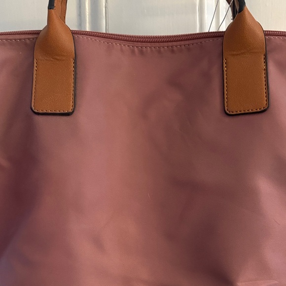 Mia & Tess - Nylon Tote and Cross Body Bag in Dusty Rose - Picture 3 of 12